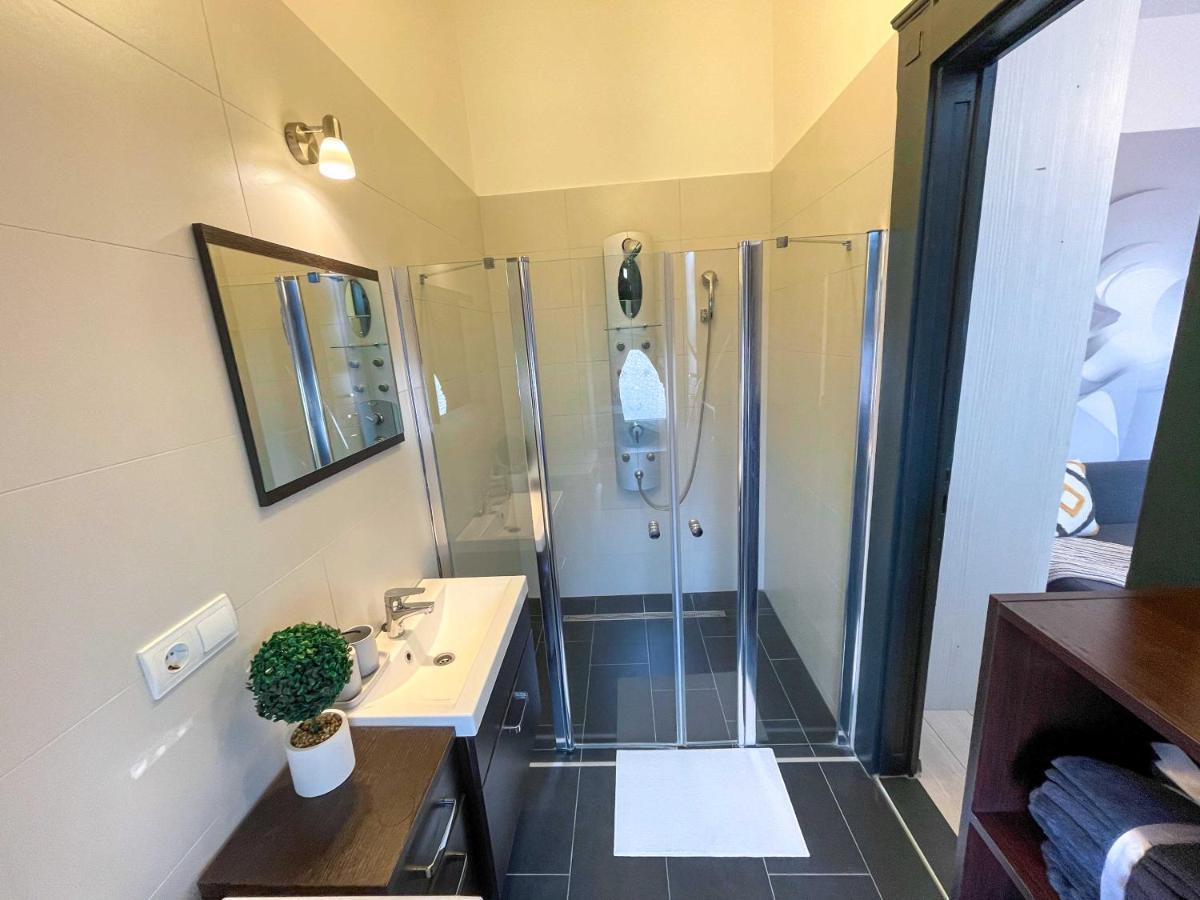 Manyi Apartman 2 Debrecen Esterno foto